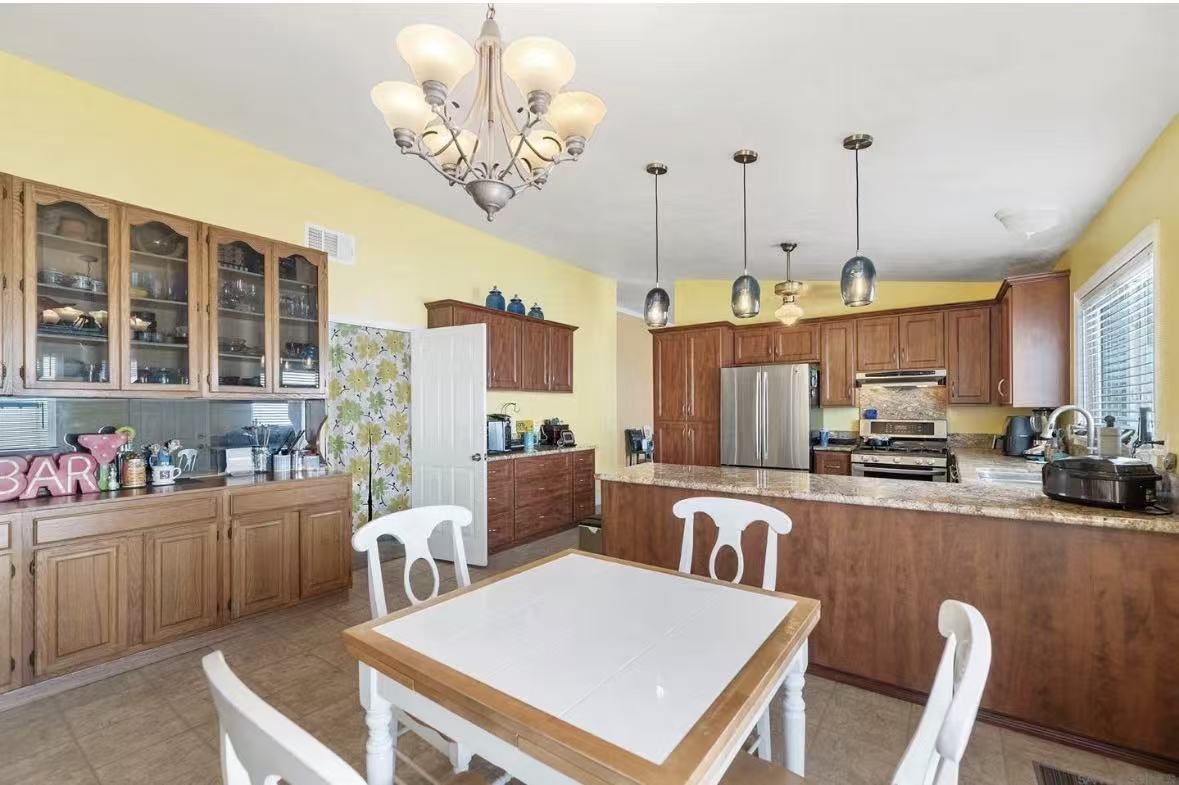 Kitchen before remodel at Shuyi House Miramesa